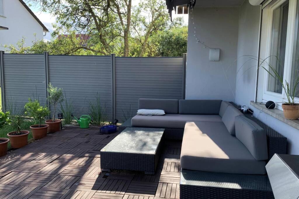 Gemuetliche 3 Zimmer Wohnung Mit Grosszuegiger Terrasse Im Gruenen Ройтлінген Екстер'єр фото