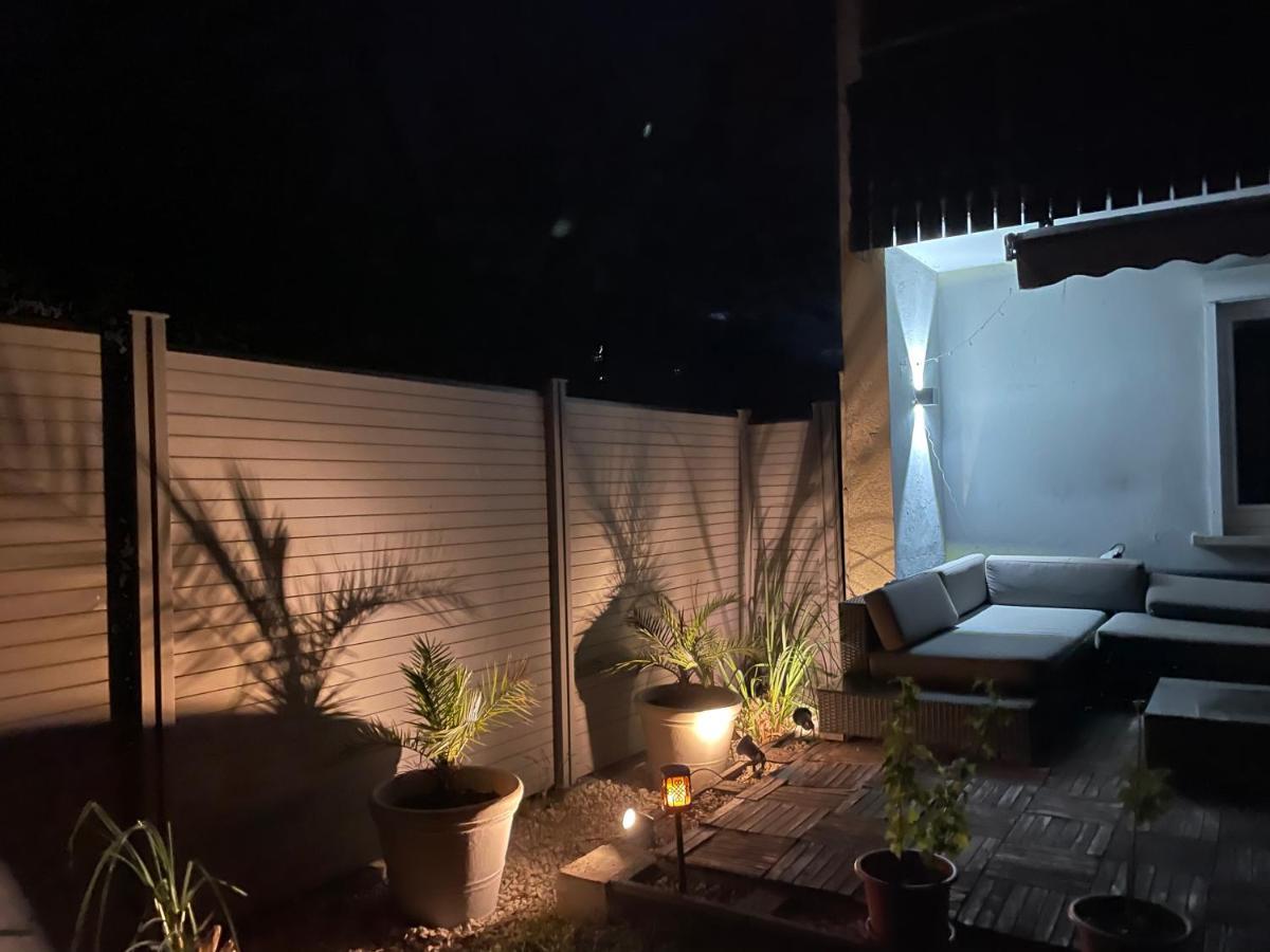 Gemuetliche 3 Zimmer Wohnung Mit Grosszuegiger Terrasse Im Gruenen Ройтлінген Екстер'єр фото