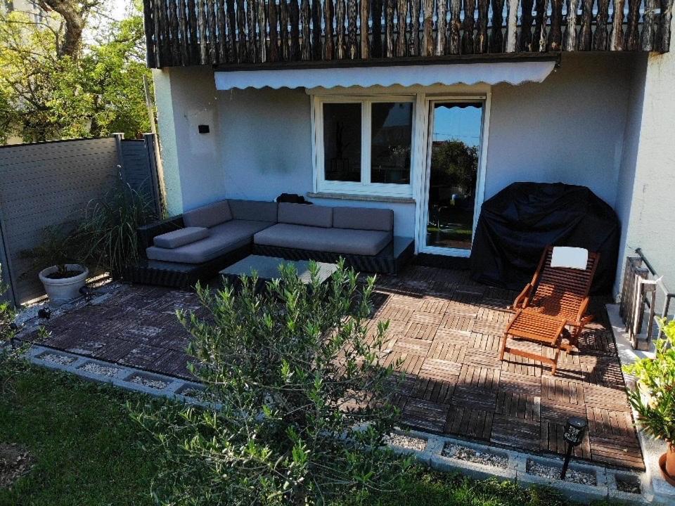 Gemuetliche 3 Zimmer Wohnung Mit Grosszuegiger Terrasse Im Gruenen Ройтлінген Екстер'єр фото