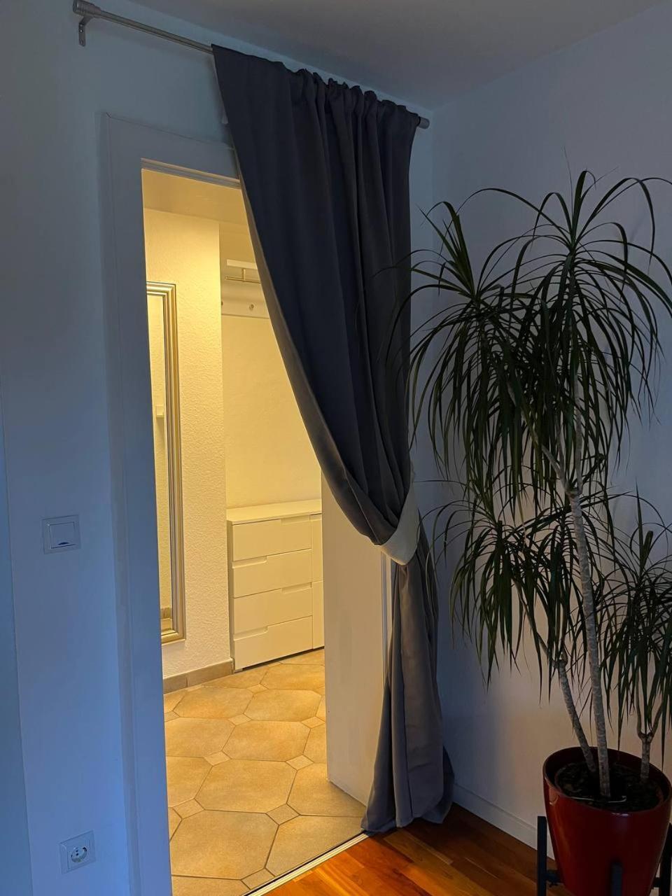 Gemuetliche 3 Zimmer Wohnung Mit Grosszuegiger Terrasse Im Gruenen Ройтлінген Екстер'єр фото