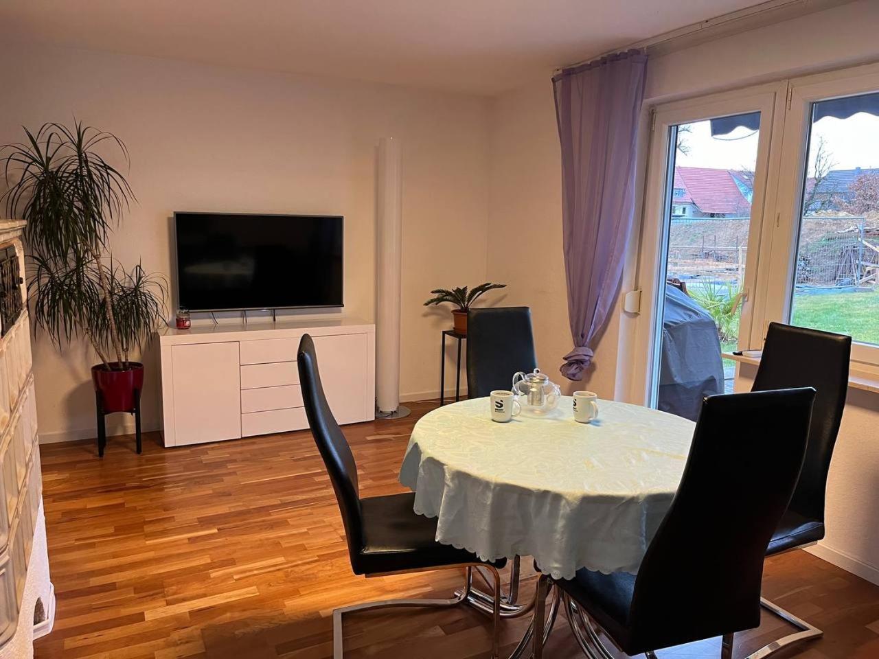 Gemuetliche 3 Zimmer Wohnung Mit Grosszuegiger Terrasse Im Gruenen Ройтлінген Екстер'єр фото